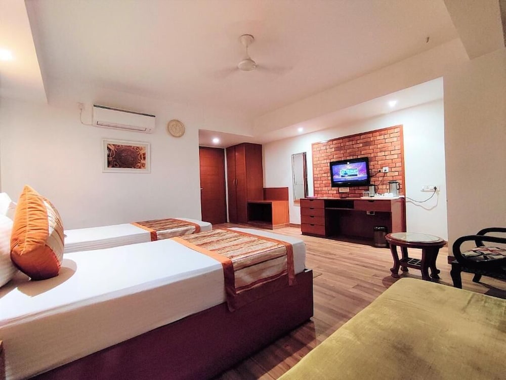 The Angel Hotel And Suites