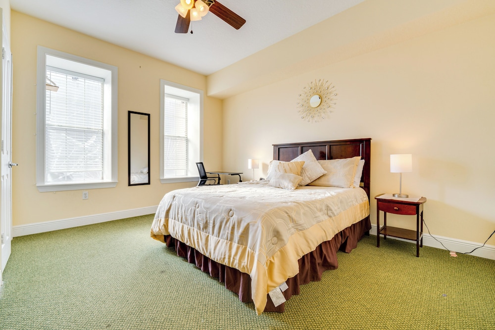 12 Mi to Wdw: Resort Condo w/ Community Hot Tub!