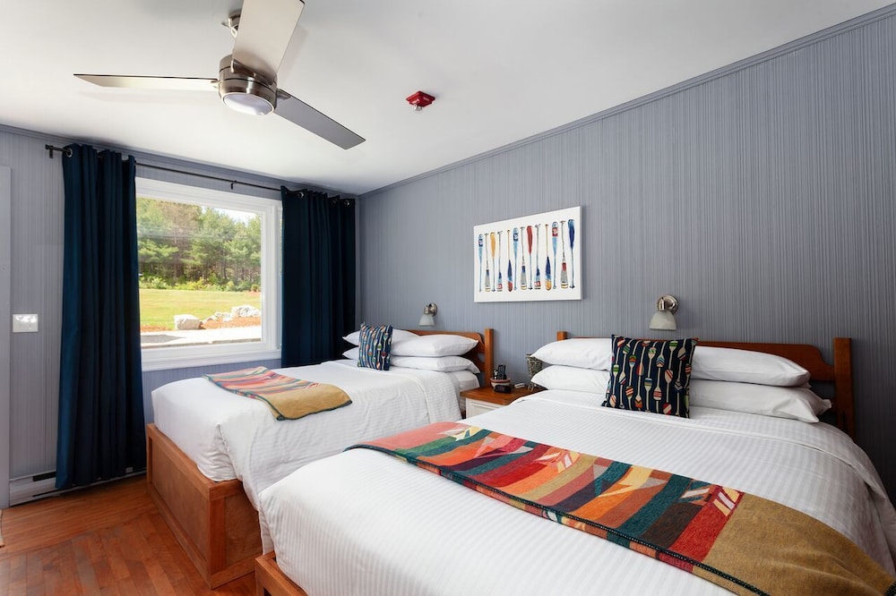Lighthouse Motel & Cottages