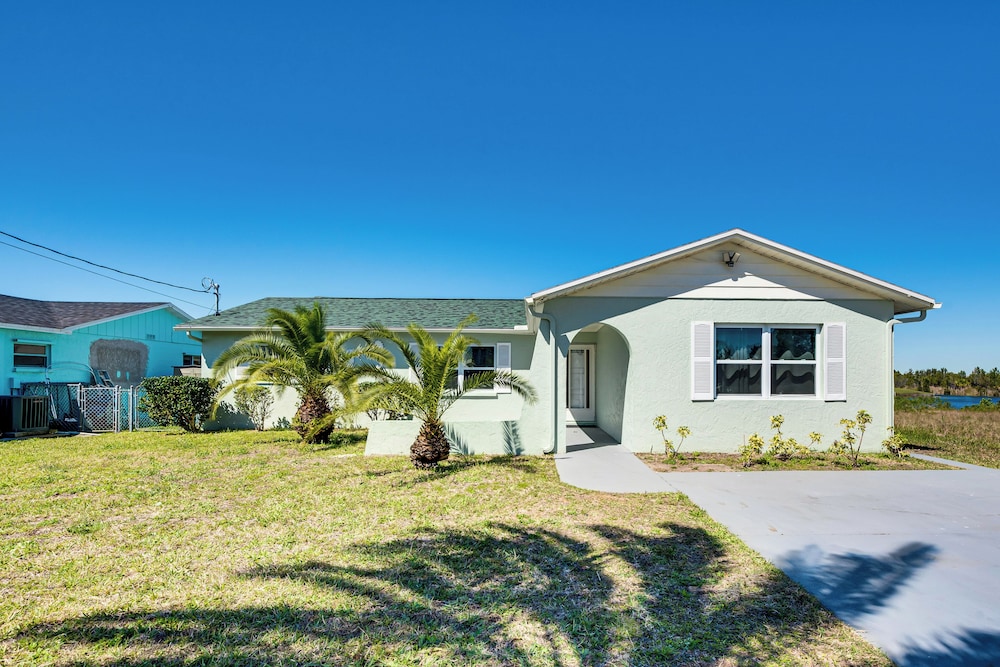 2 Mi to Beach: Canal-front Home in Hernando Beach