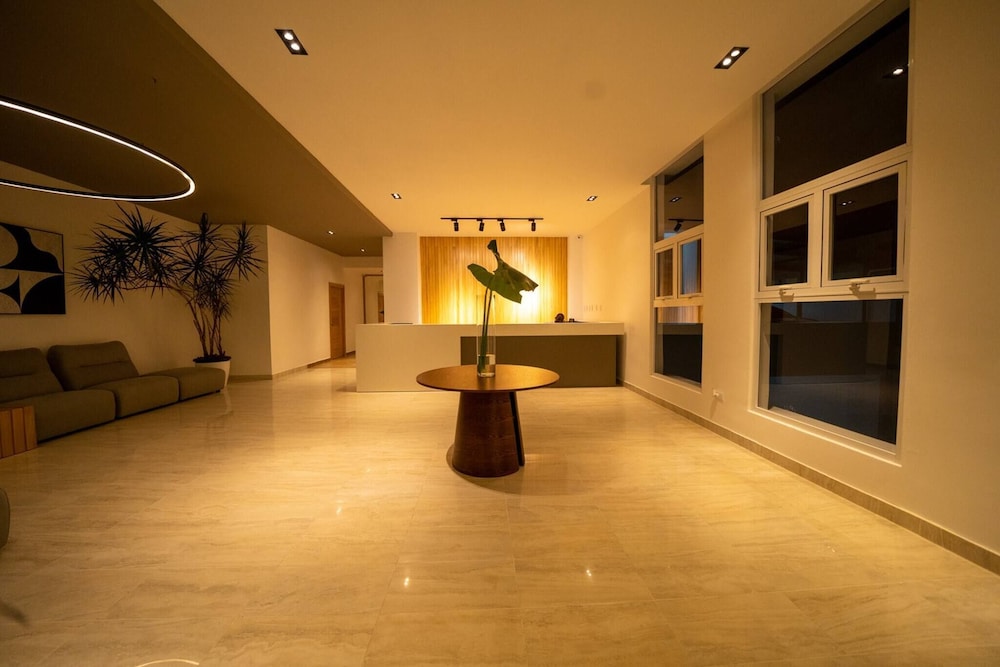 Enjoy Stylish 3br 3, 5b Stylish, Downtown Ocean View