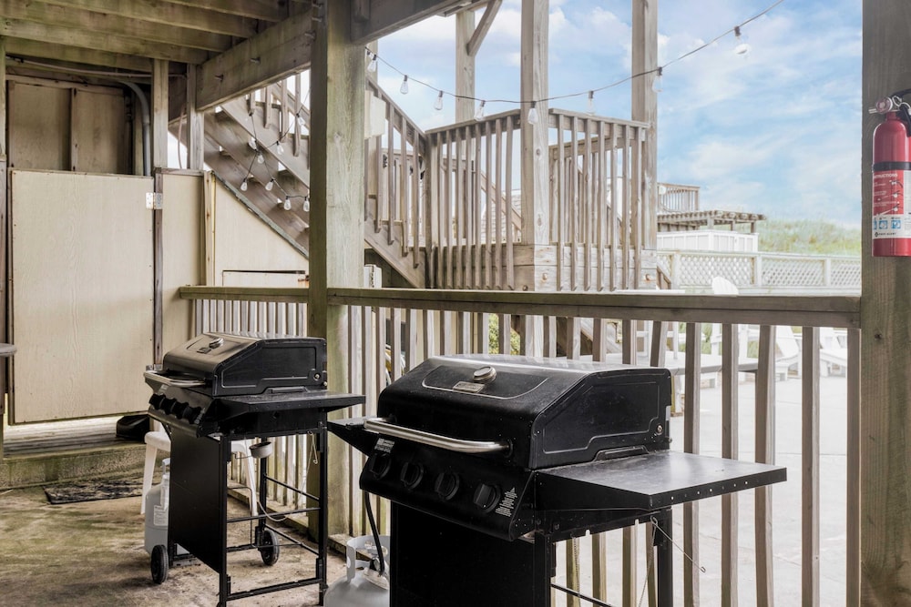 Sleeps 28 Beachfront w/ Pool, Hot Tub, Game Room Atlantic Watch by Avantstay