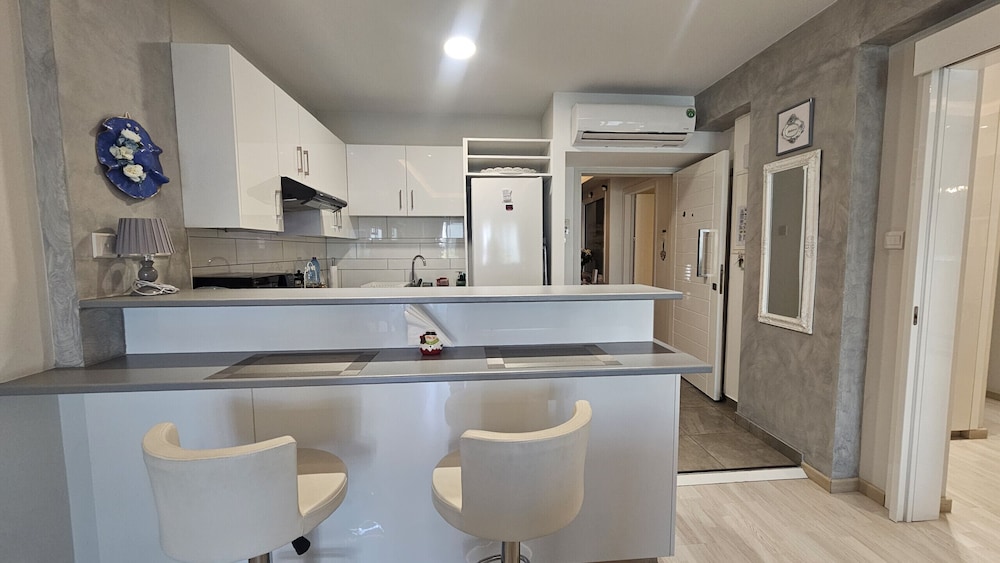 116 NIC 302b - Stay Armonia Central Suite