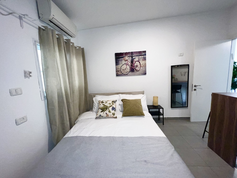 Ha-Carmel Market Apartment