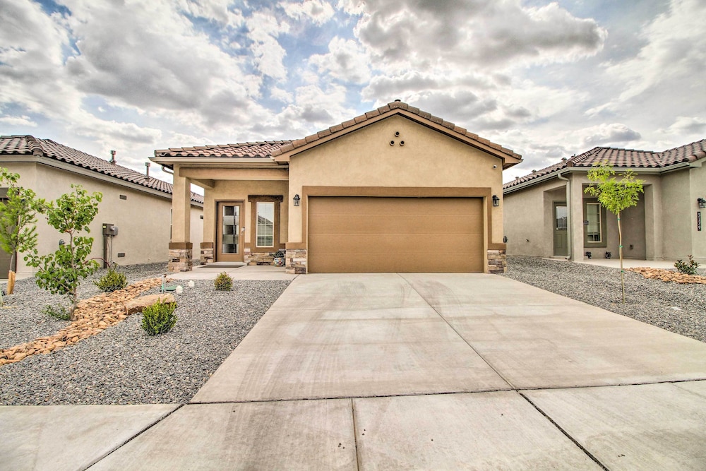 Family-friendly Rio Rancho Home Near Old Town view 3