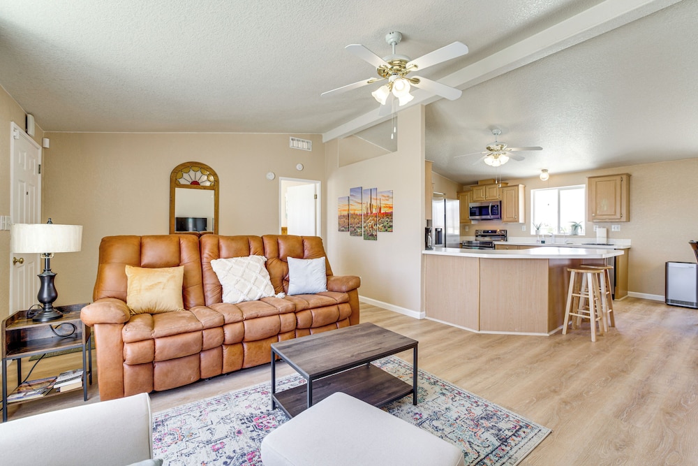 6 Mi to Downtown Pahrump: Scenic Desert Retreat