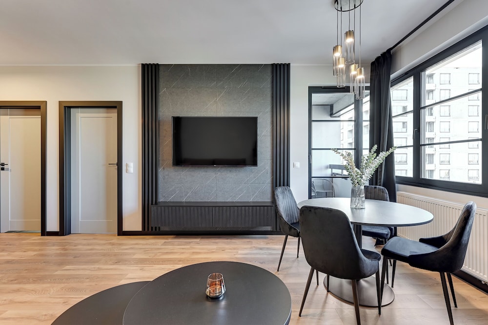 Doki Living - Foodhall & Parking by Downtown Apartments
