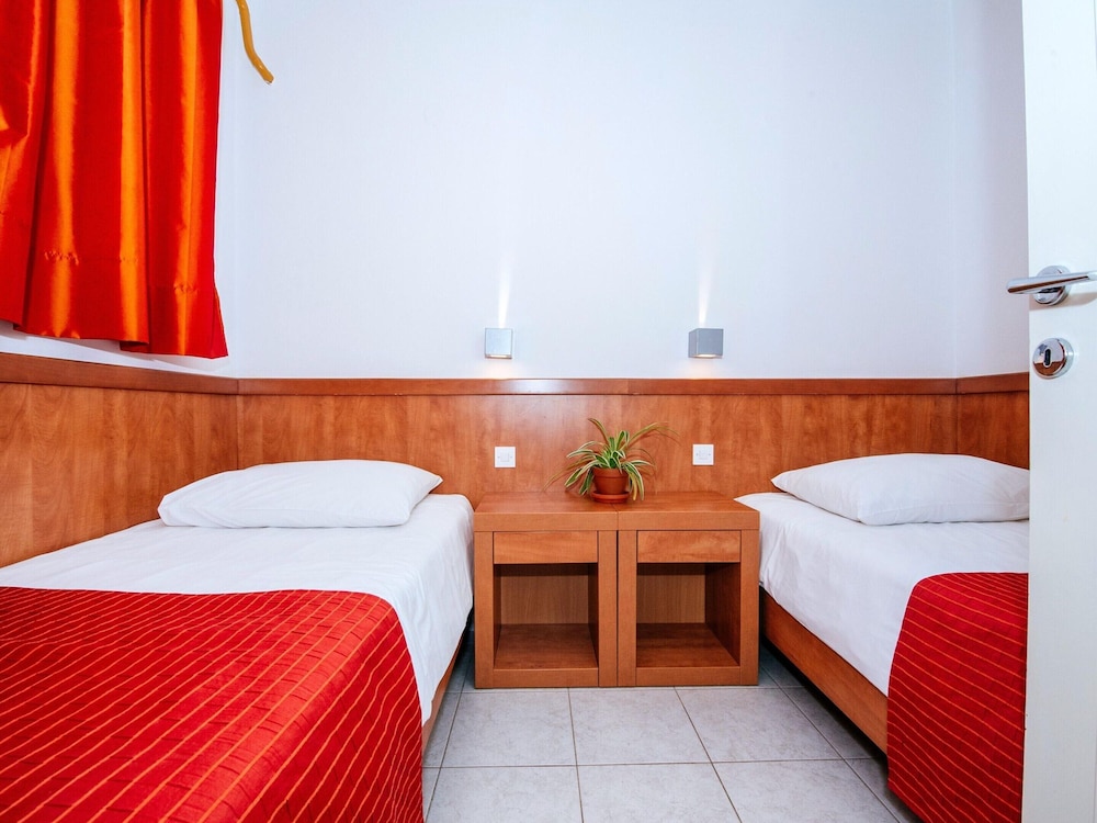 Apartments in Zaton With Pool