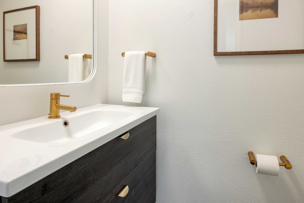 Terrace Hill Modern Paso Robles Escape Near Wineries, Dining, and Hot Springs