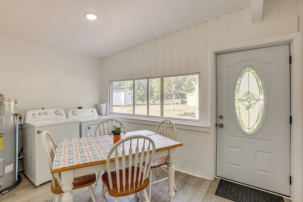 Pet-friendly Retreat: Over 3 Acres in Baldwin!