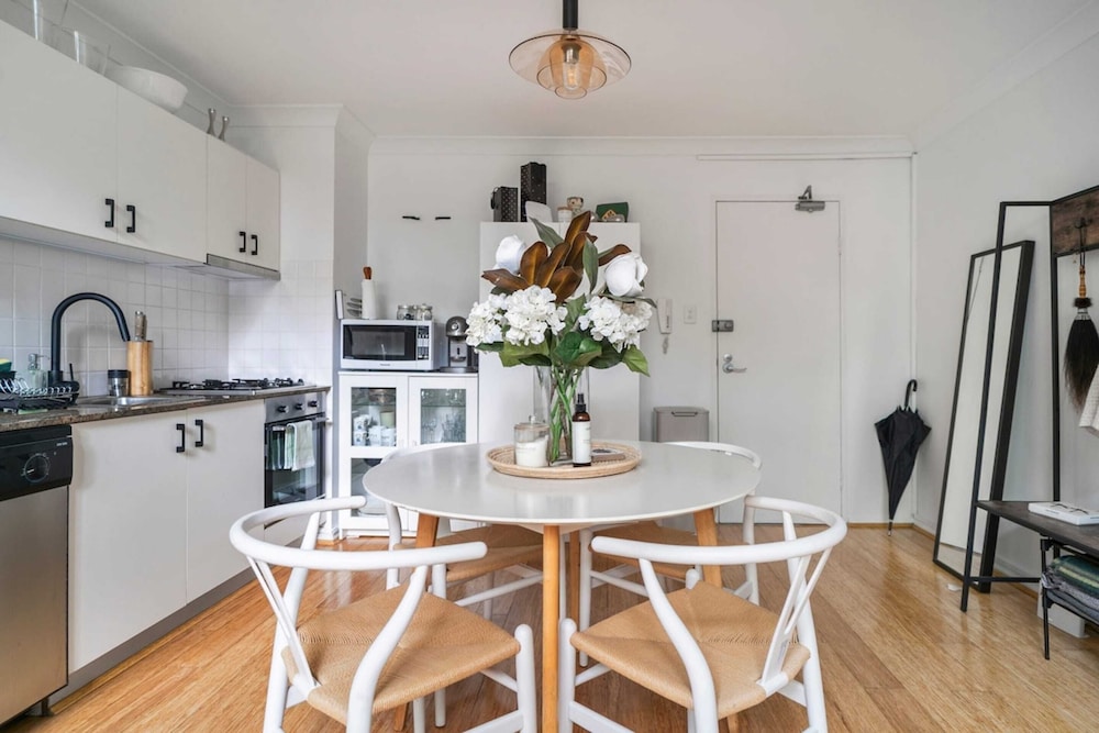 Loft Style Apartment in the Heart of Surry Hills