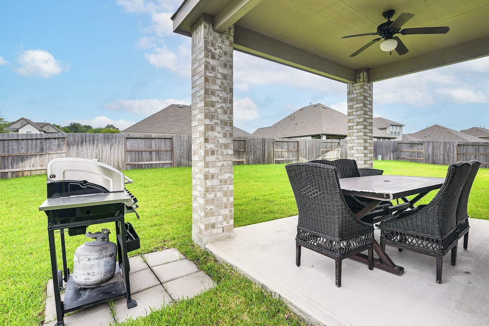 Grand Family Home w/ Patio & Fenced Yard in Arcola