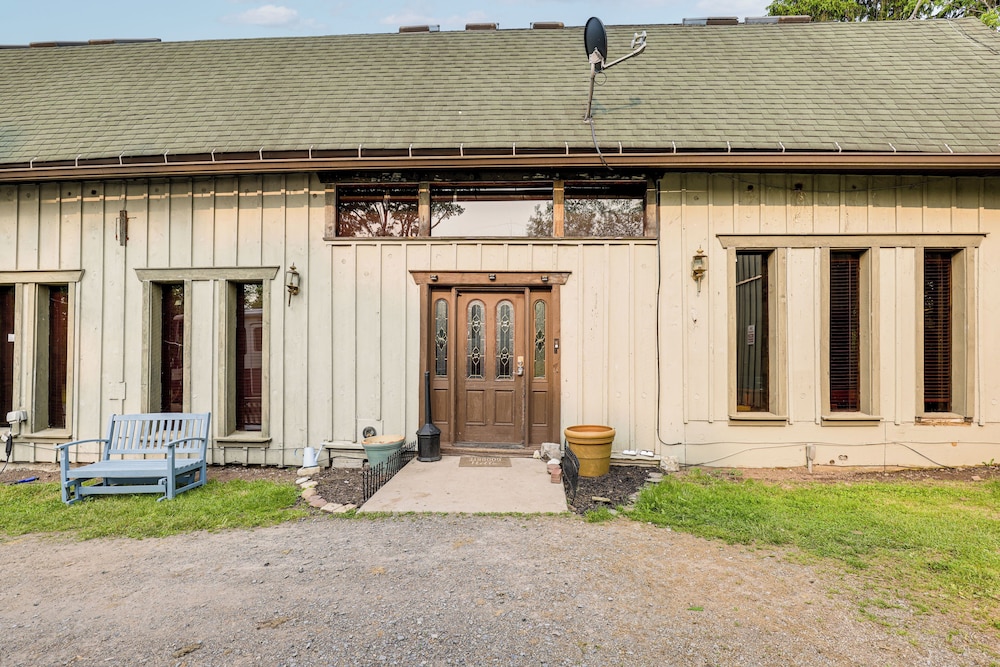 Swim & Sip: Creative Retreat 2 Mi to Owasco Lake