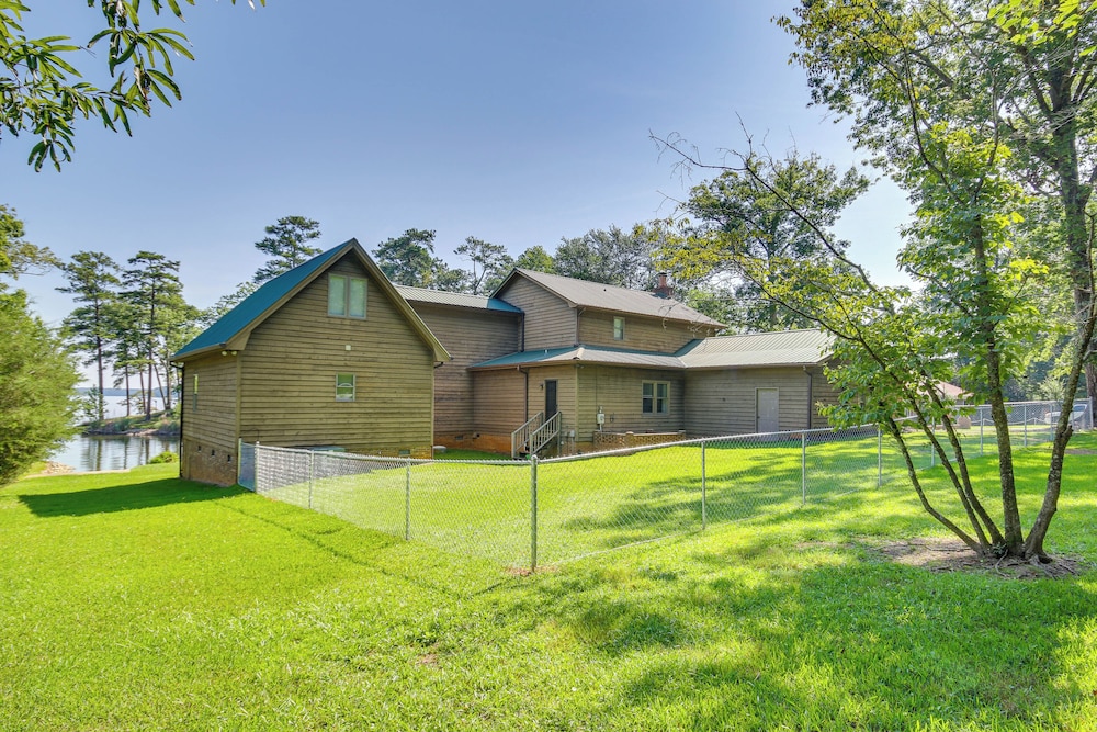 Lakefront Paradise With Private Deck & Kayaks! view 5