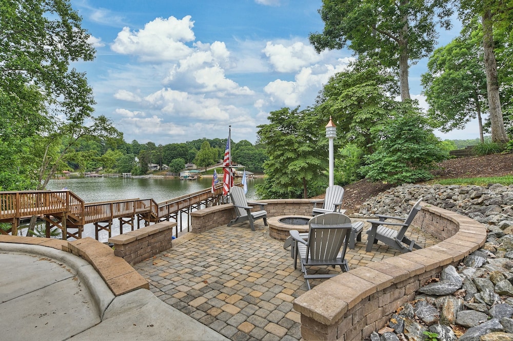 Butler Bliss by Avantstay Private Dock Views