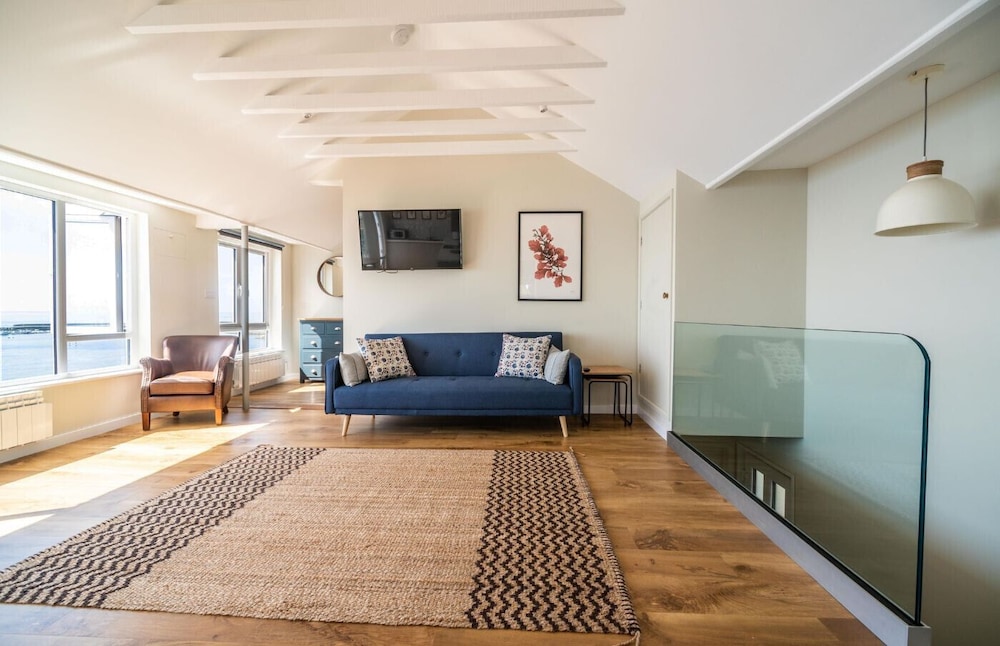 3 Beach Way House