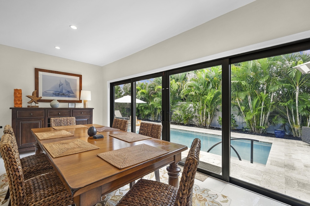 Relax in Luxury - 3 Bed 2 Bath Oasis With Pool