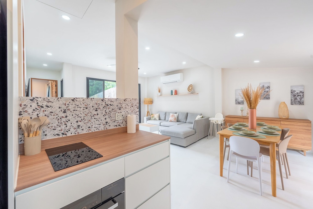 Stylish Rooftop Pool Villa Sea View V211