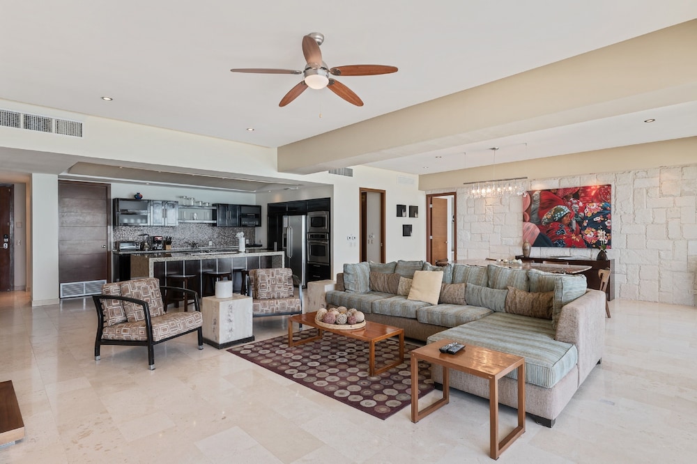 Encanto Living 1103 -3BR by Kivoya