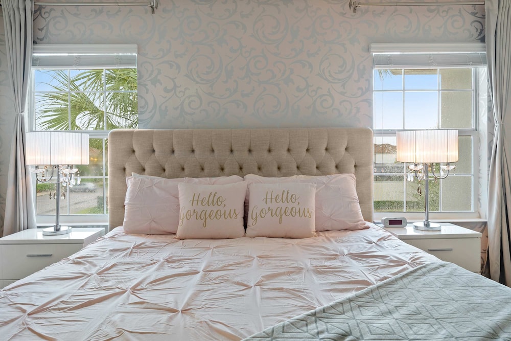 Themed Mickey Bedroom 4BR up to 8 People