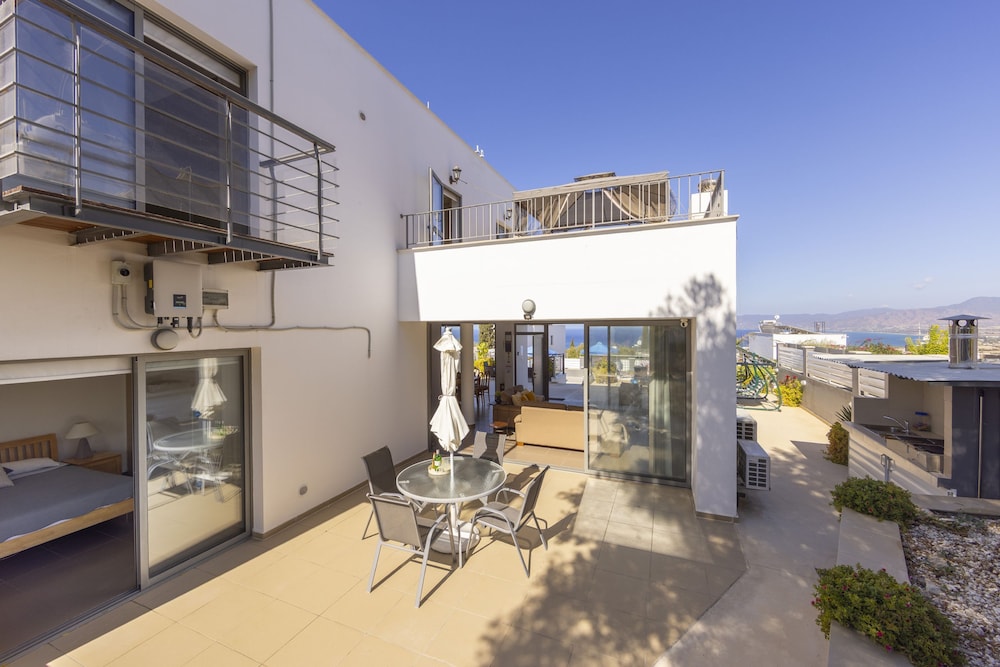Lenias Sea View in Neo Chorio