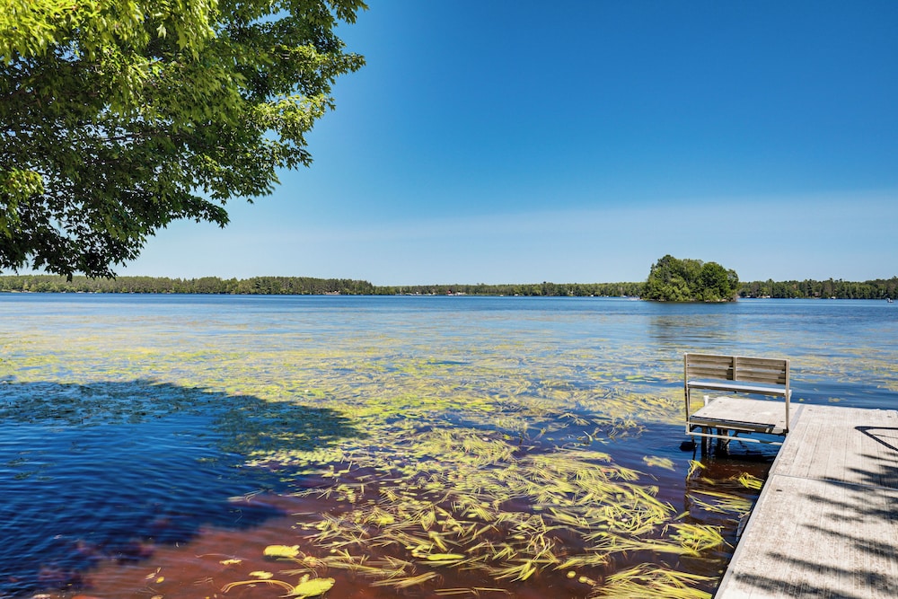 Solberg Lake House: Dock, Deck + Stunning Views!