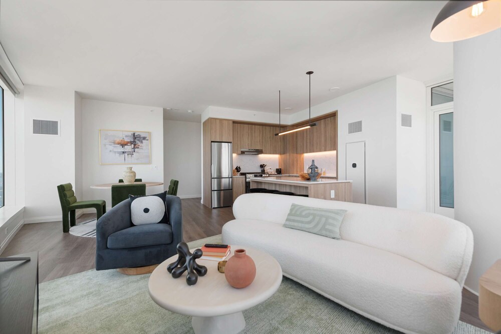 Panoramic Lake Views Premier Amenities for Groups