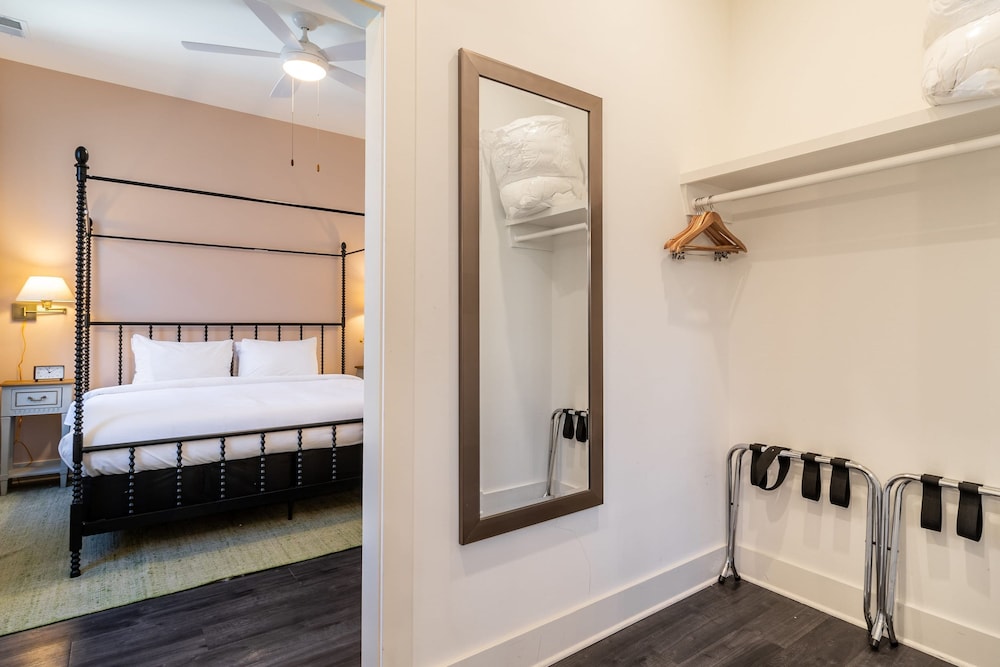 The Magnolia 5 by Avantstay Minutes to Downtown