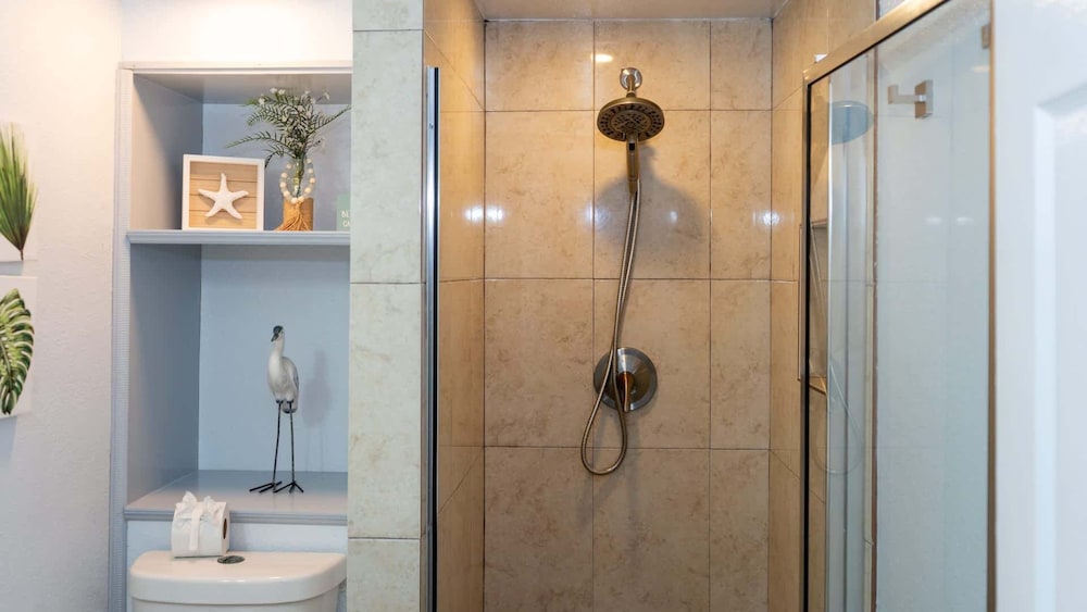 Sleeps 10 Direct Beach Heated Pool 3 Bedroom Apts
