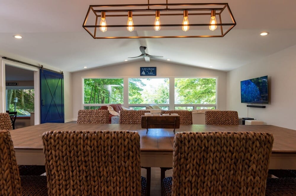 Beach View Cottage - On the Lake
