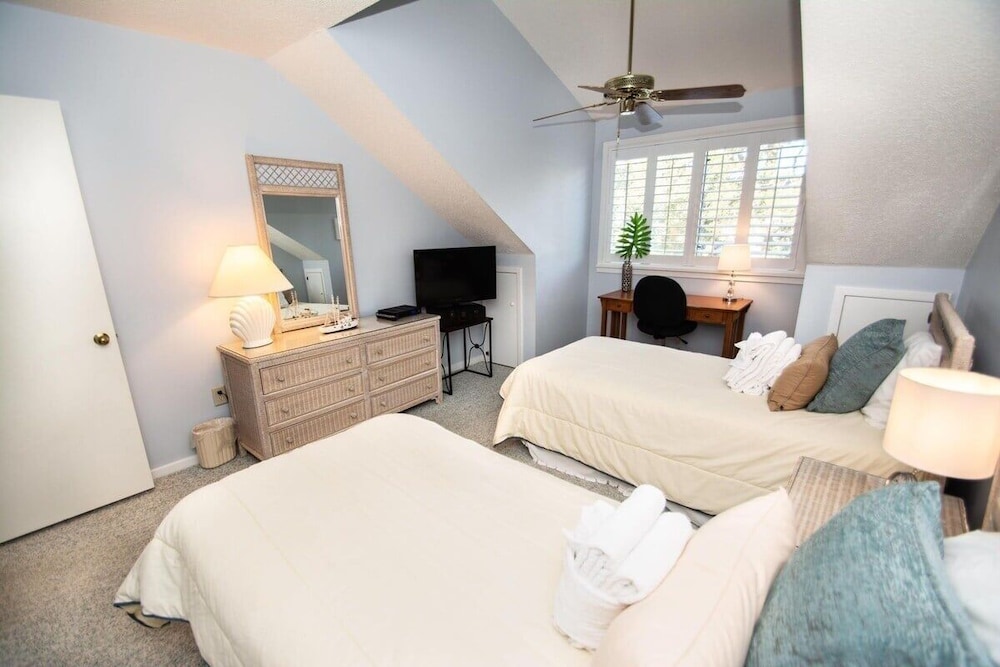 West Hyde Park 2e 2 Bedroom Condo