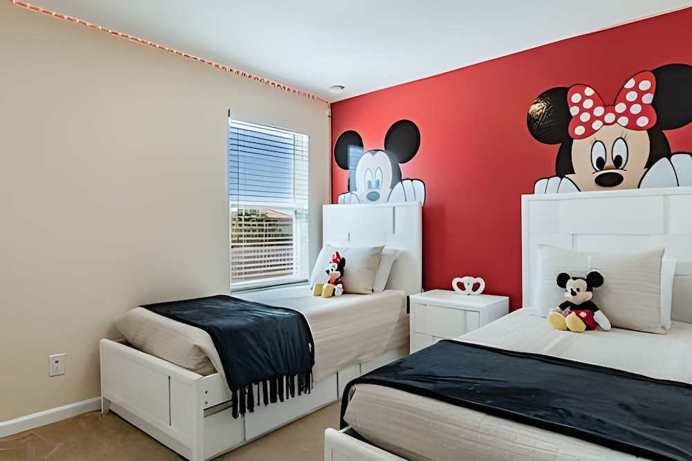 Solterra 6br, 4 Ensuites, Pool & Game Room
