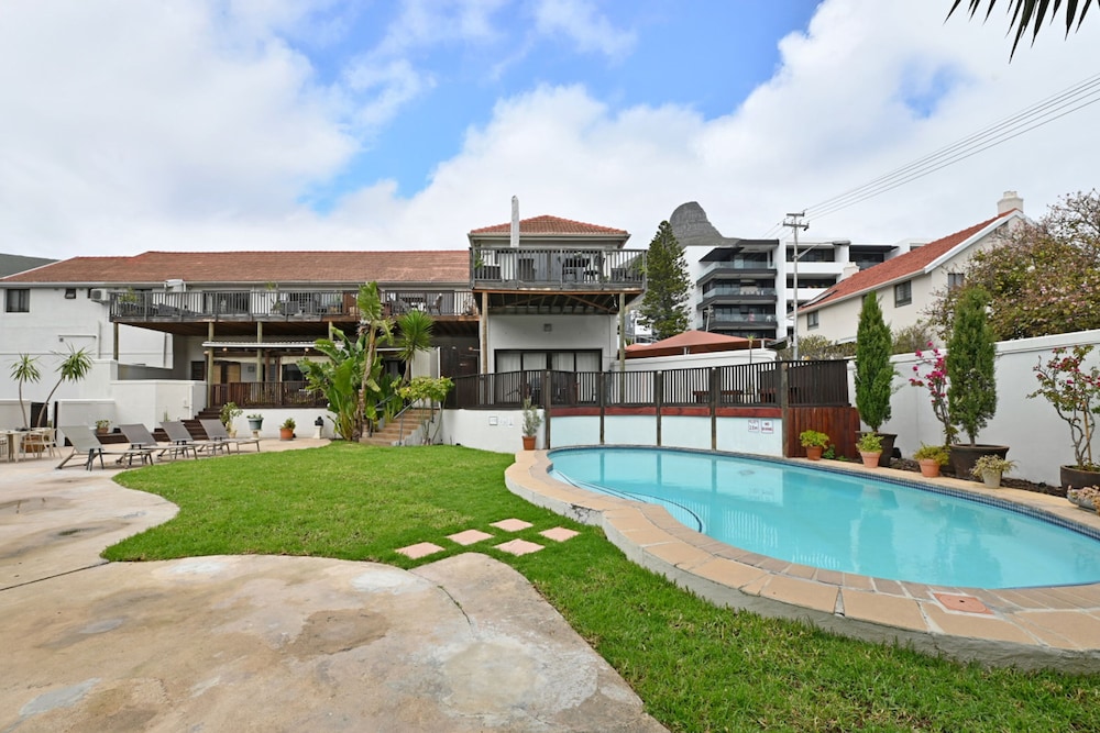 Stylish Sea Point Studio in Secure Complex Patio