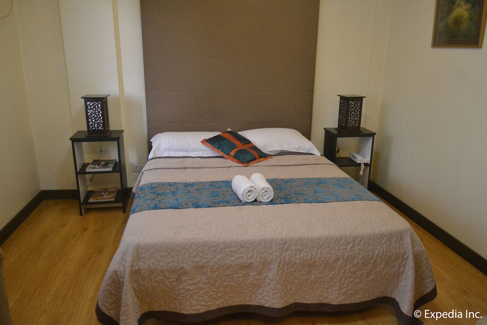 Twin Pines Suites