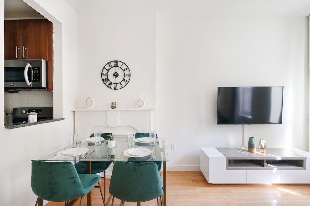 Contemporary 1 Bedroom Apartment in NYC