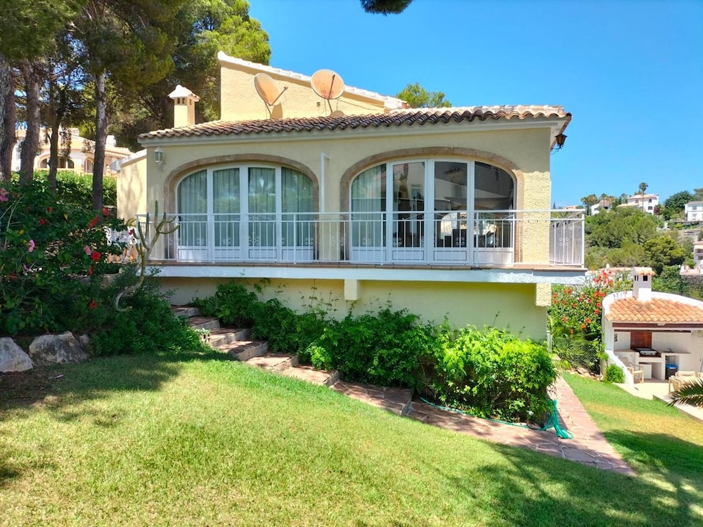 Maria 10 in J vea With 5 Bedrooms and 3 Bathrooms