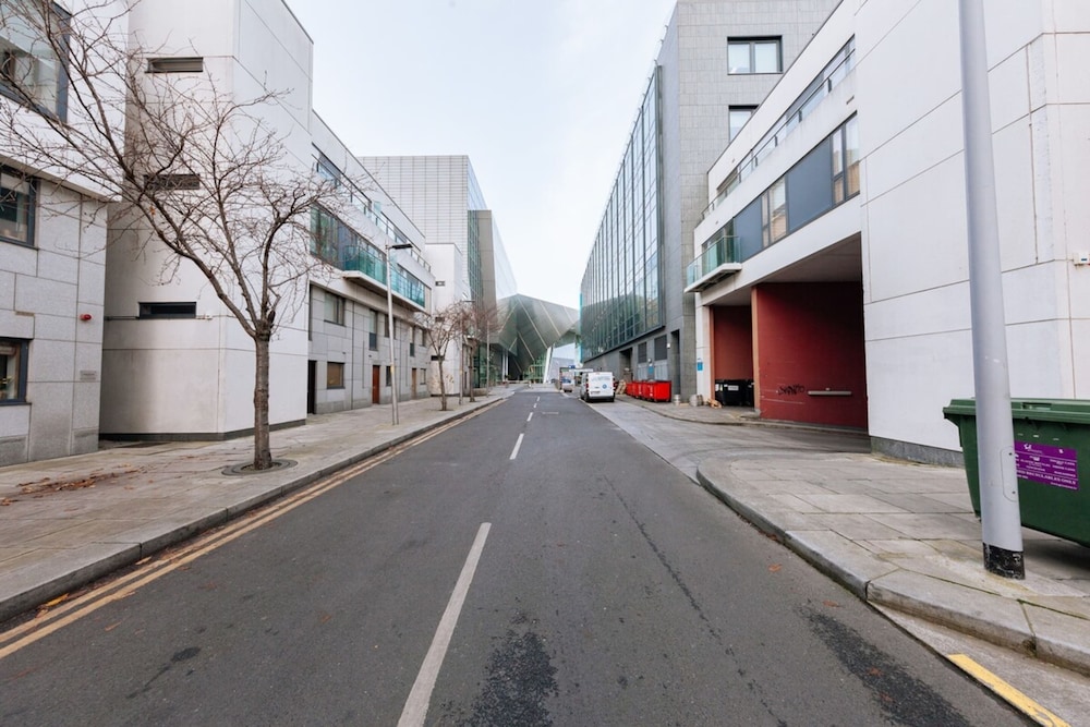 Contemporary 2BD Flat by the Grand Canal - Dublin!