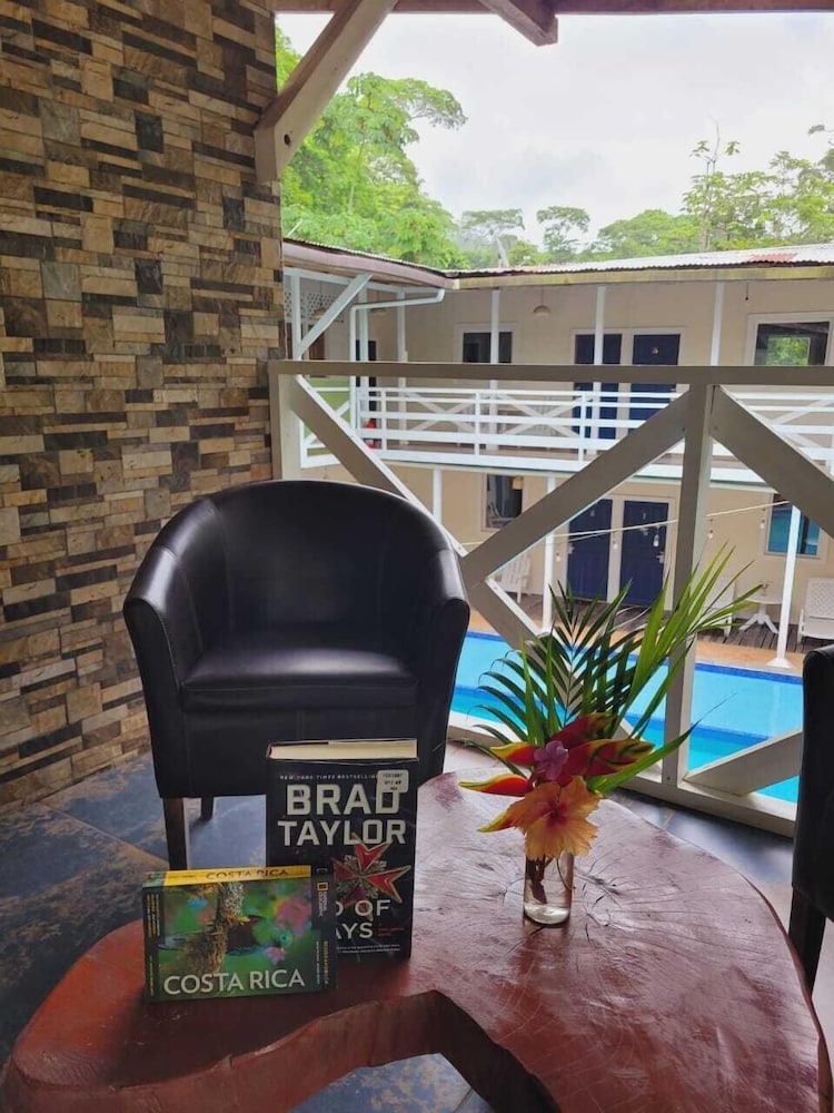 Lizard King Hotel & Suites