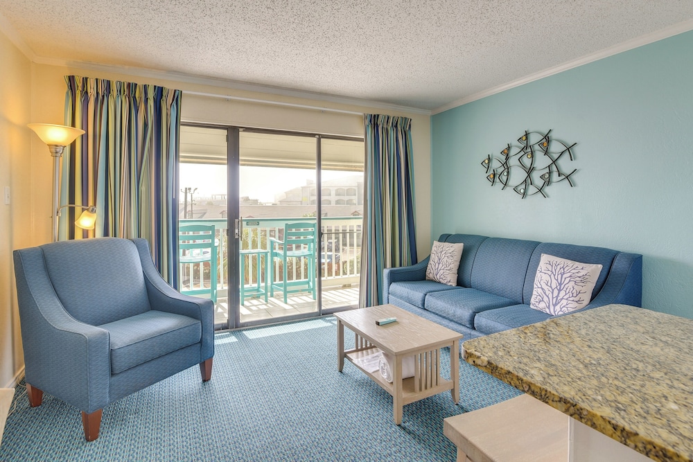 Steps to Beach: Galveston Condo w/ Balcony!