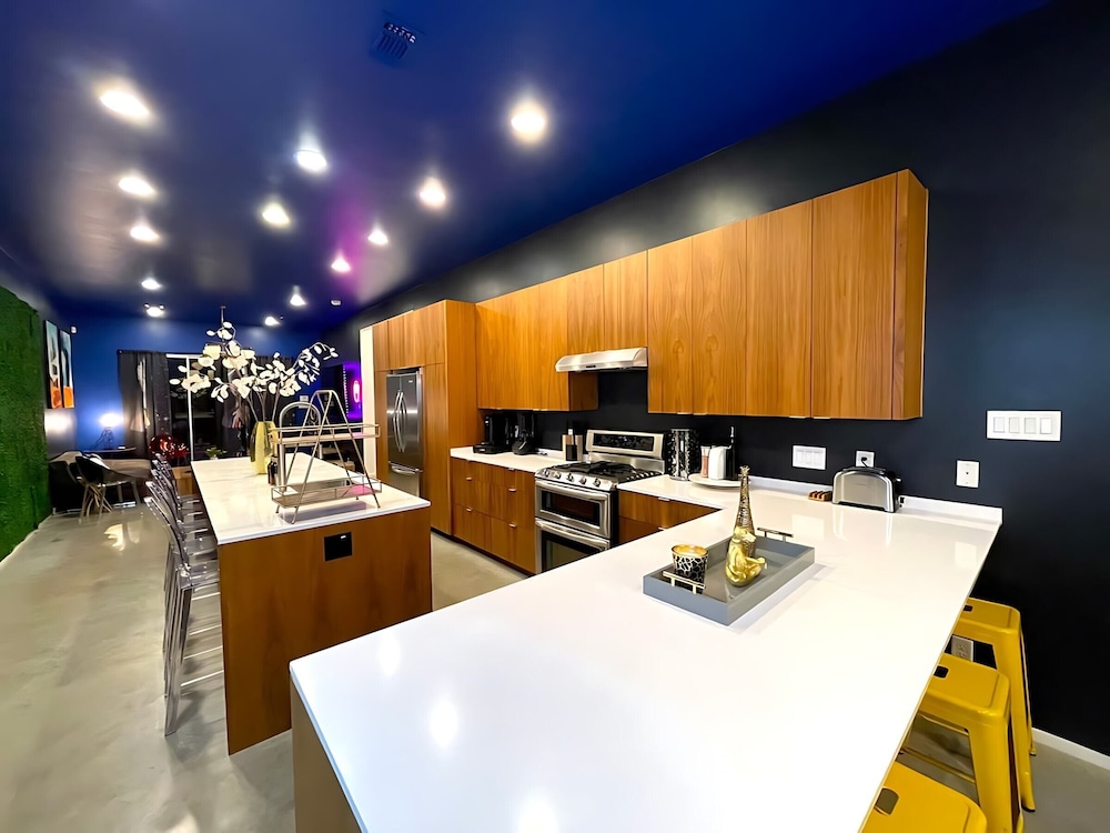 Ultimate 10br Group Getaway6min to Rainey Street