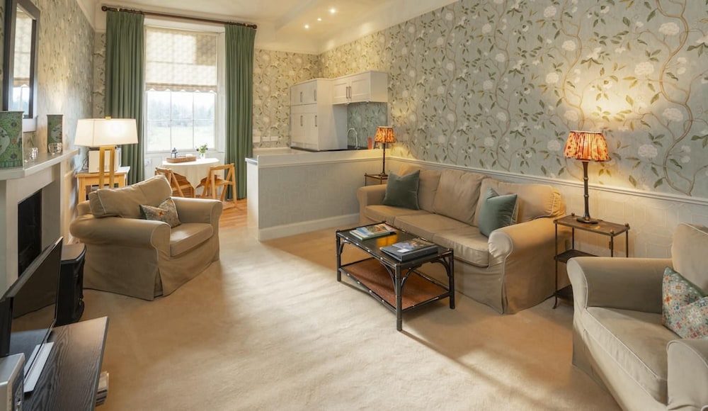 Exceptional One Bedroom Apartment view 4
