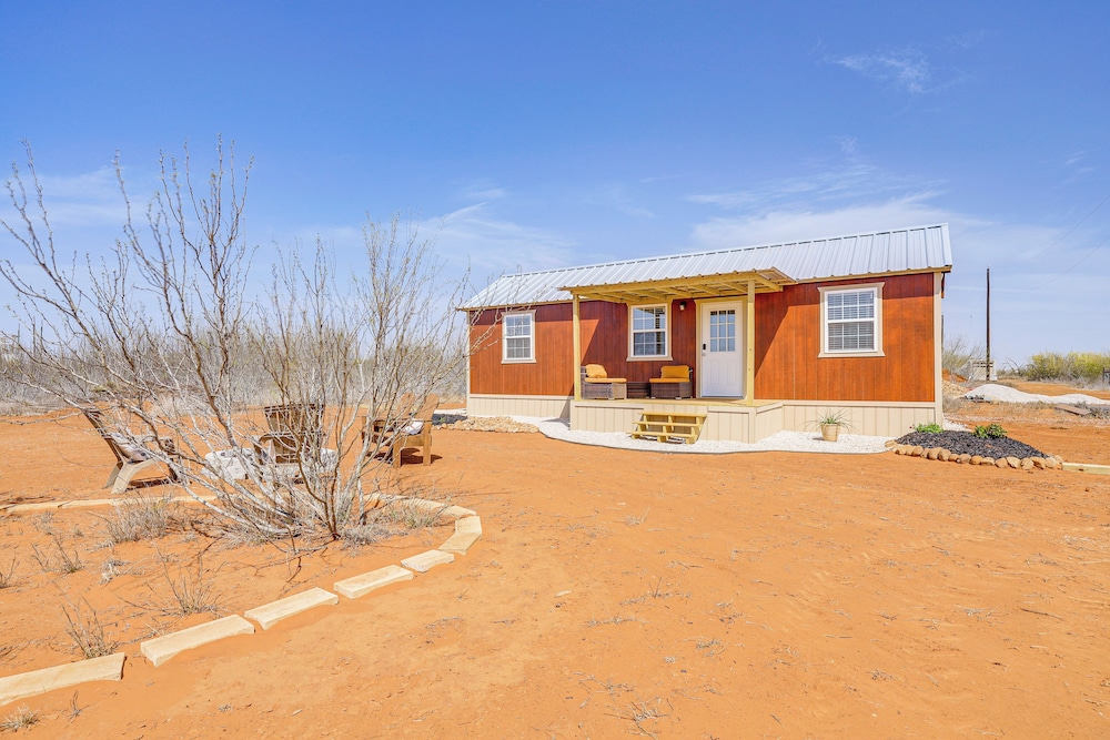 Hike, Hunt & Fish: Pet-friendly Studio in Dilley!