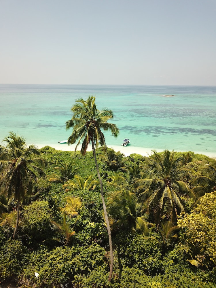 Thoddoo Beach Holiday Inn