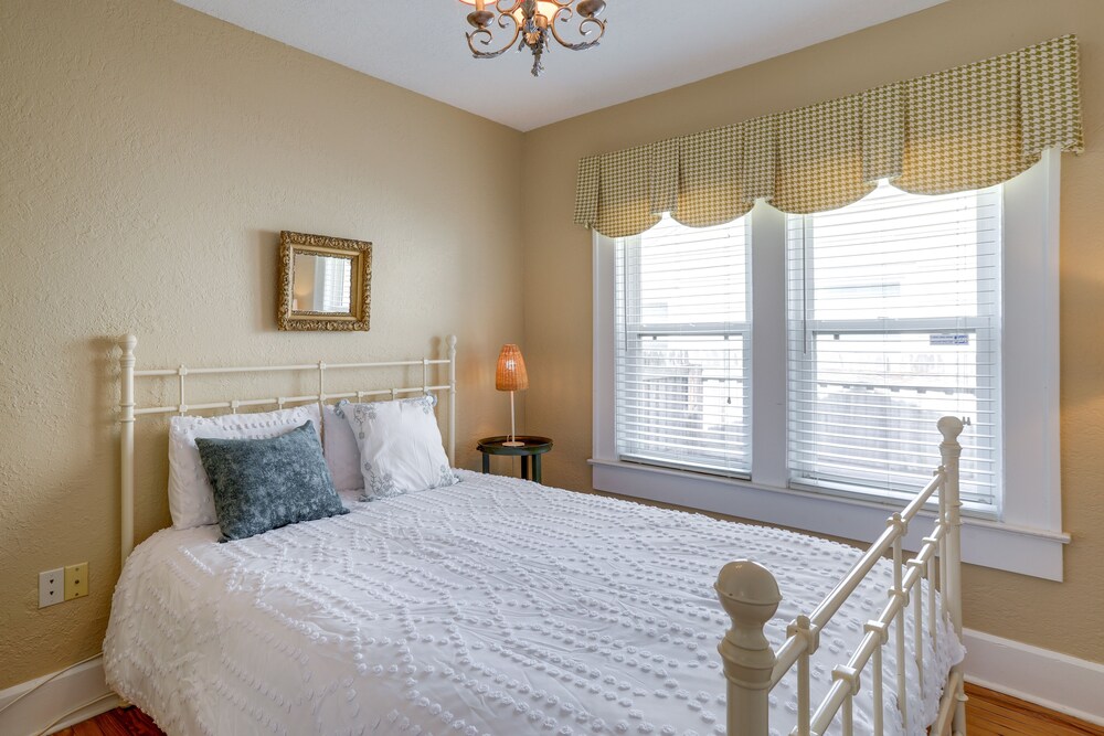 Charming St Petersburg Bungalow 2 Mi to Downtown! view 4