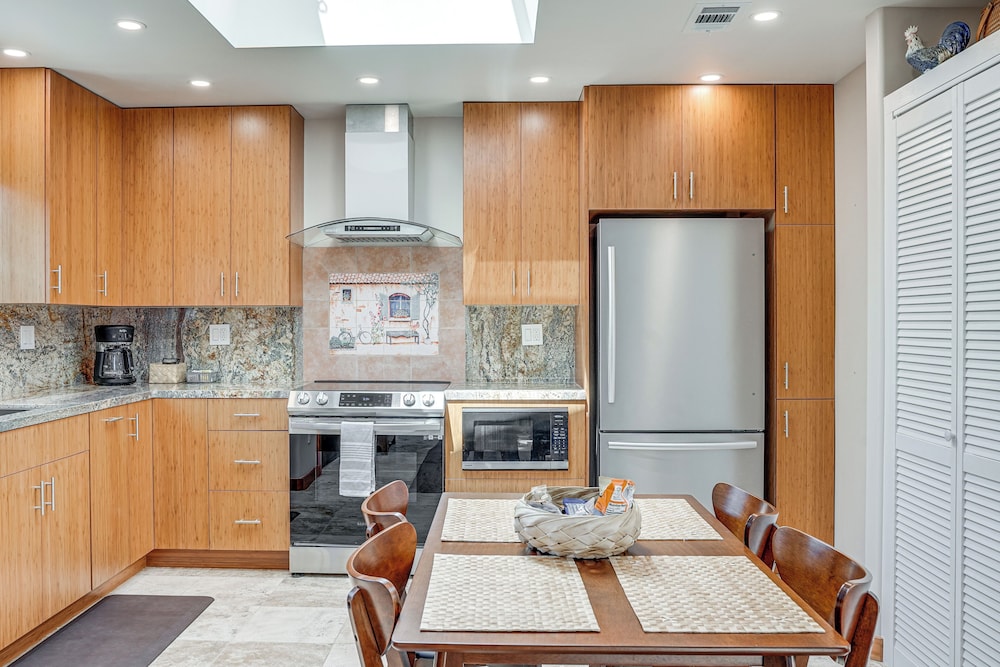 Alameda Studio w/ Patio: 3 Mi to Oakland Coliseum!