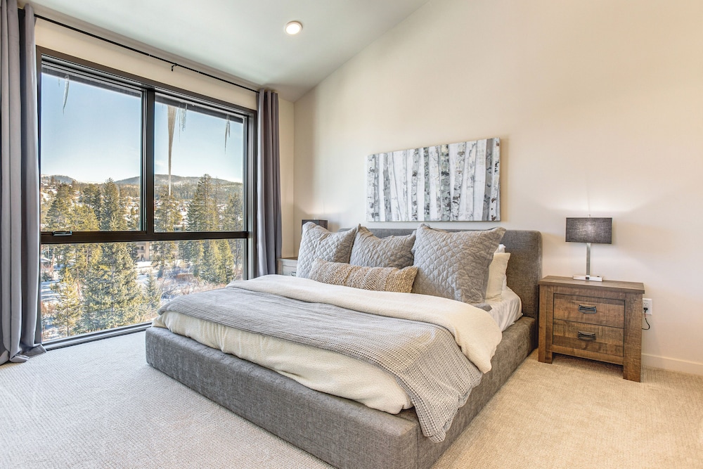 3 Mi to Winter Park Resort: Mtn-view Haven!
