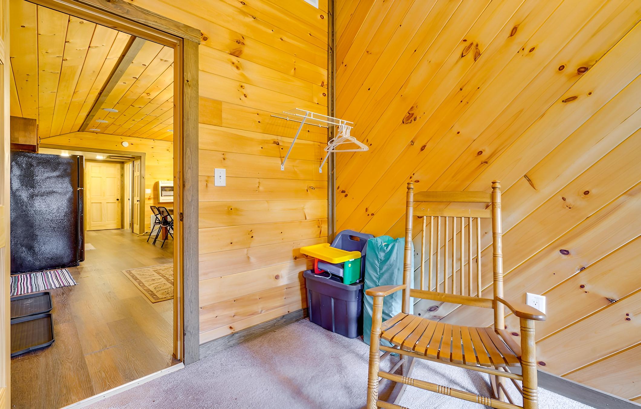 Cozy Howard Cabin: Hike, Hunt + Fish! view 2