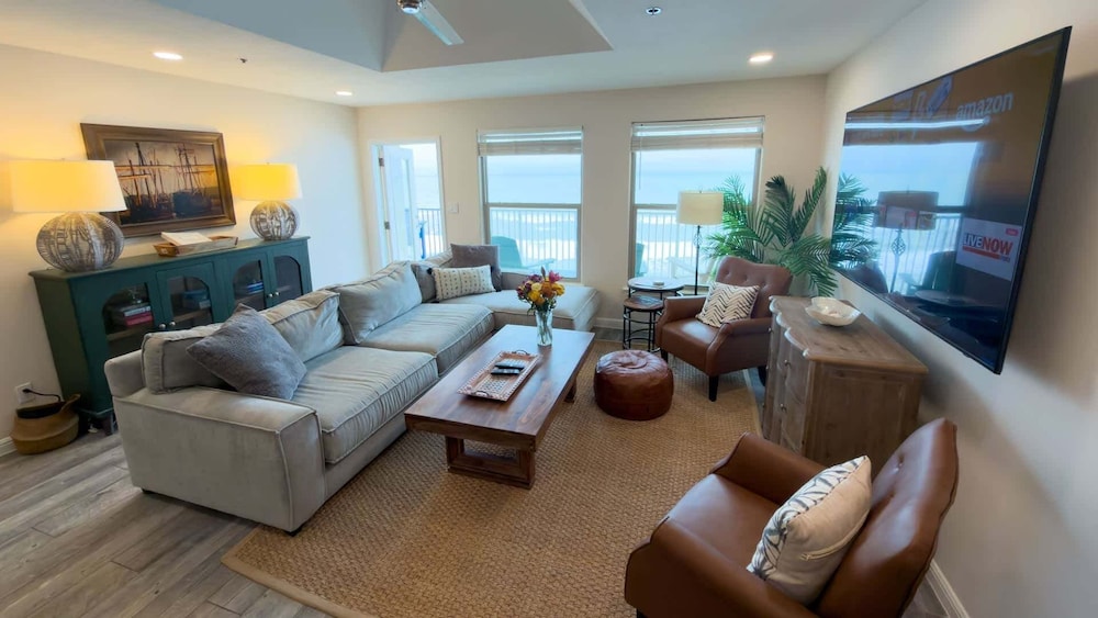 Penthouse Beachfront Views Renovated 4 Bedroom Condo