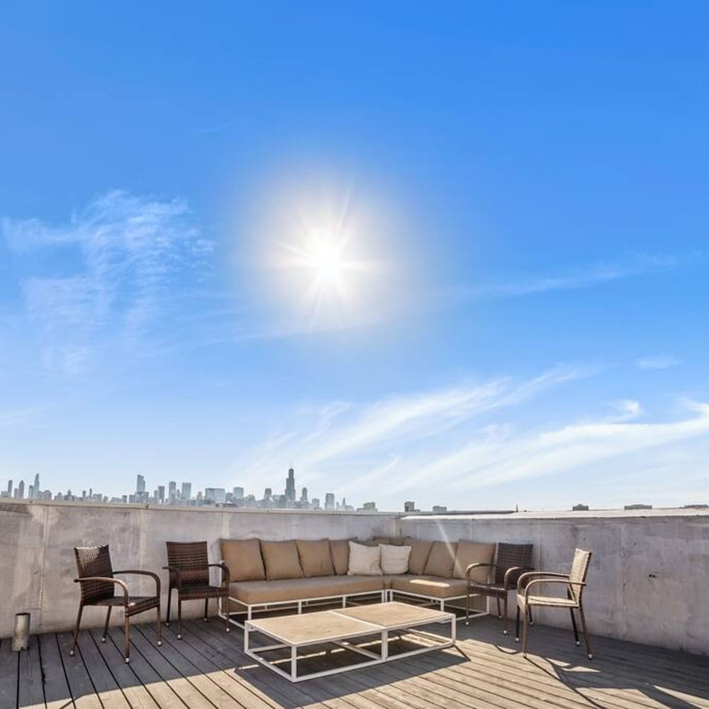 4-bedroom Condo Near Fulton Market w Rooftop