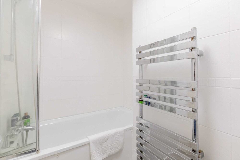 Roomy 3BD by Hampstead Heath!
